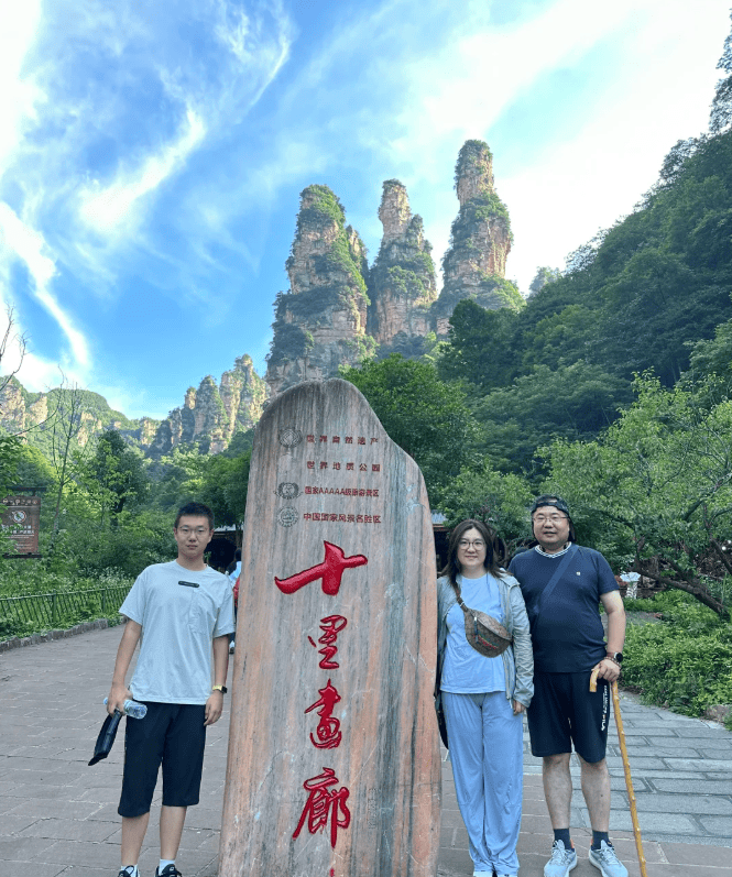 张家界五日游全攻略 最佳路线与费用解析，一家人五天四晚这样玩最省心！